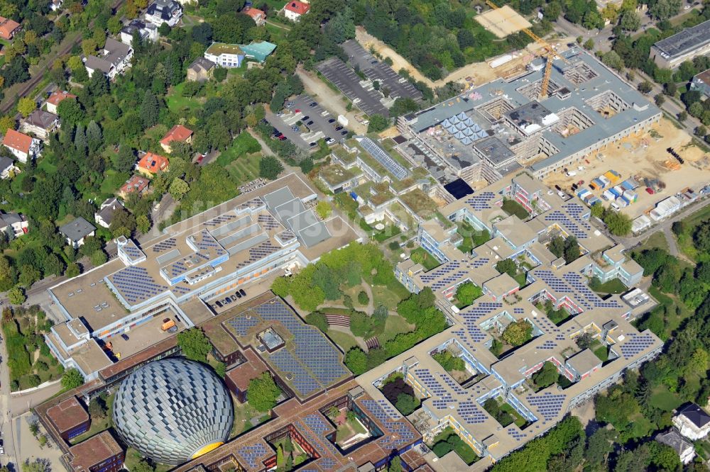 Luftaufnahme Berlin - Baustelle zum Neubau der Neubau einer Bibliothek der Kleinen Fächer und einer naturwissenschaftlichen Bibliothek der FU Freien Universität an der Fabeckstraße in Berlin Dahlem