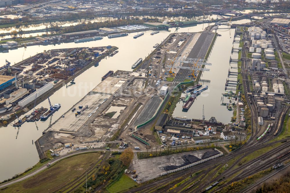 Luftaufnahme Duisburg - Baustelle zum Neubau des neuen Duisburg Gateway Terminal (DGT) im Hafen in Duisburg im Bundesland Nordrhein-Westfalen, Deutschland