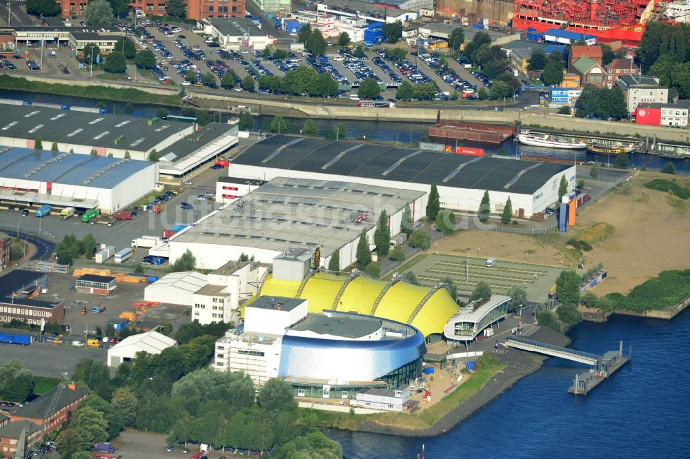 Luftaufnahme Hamburg - Baustelle zum Neubau des neuen Musicaltheater von Stage Entertainment am Ufer der Elbe in Steinwerder in Hamburg