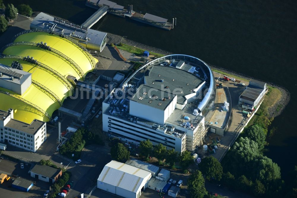 Luftbild Hamburg - Baustelle zum Neubau des neuen Musicaltheater von Stage Entertainment am Ufer der Elbe in Steinwerder in Hamburg