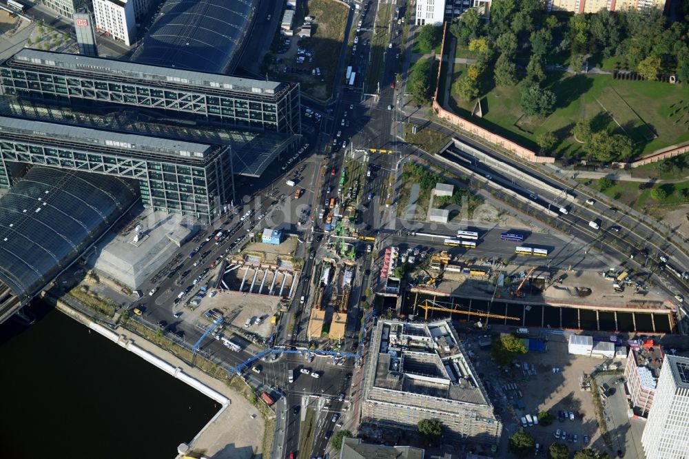 Berlin von oben - Baustelle zum Neubau des Nord - Süd- Tunnels für die S-Bahn am Hauptbahnhof in Berlin Moabit