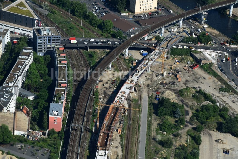 Luftaufnahme Berlin - Baustelle zum Neubau der Nordring- Anbindung S21 der S-Bahn in Berlin