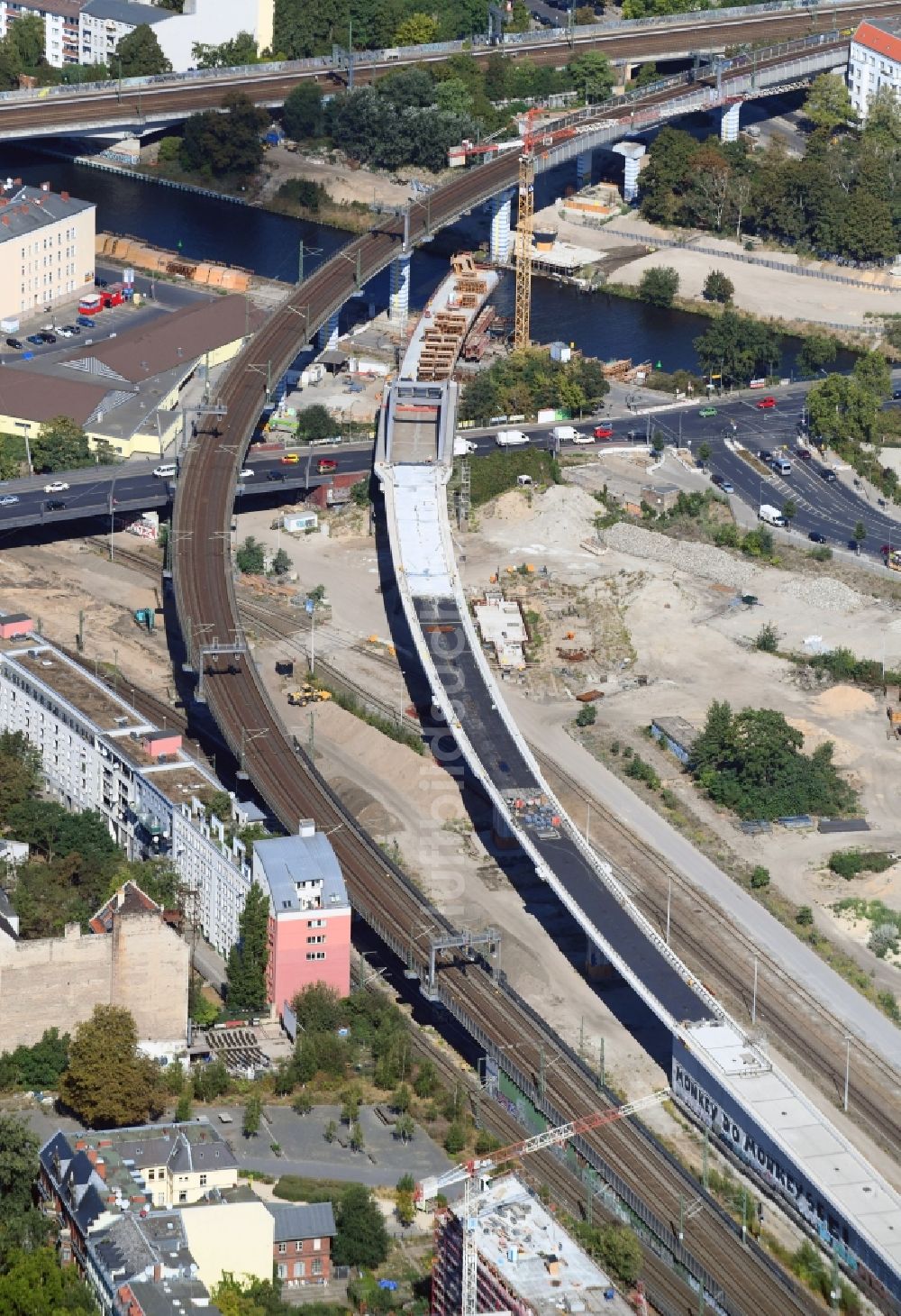 Luftaufnahme Berlin - Baustelle zum Neubau der Nordring- Anbindung S21 der S-Bahn in Berlin