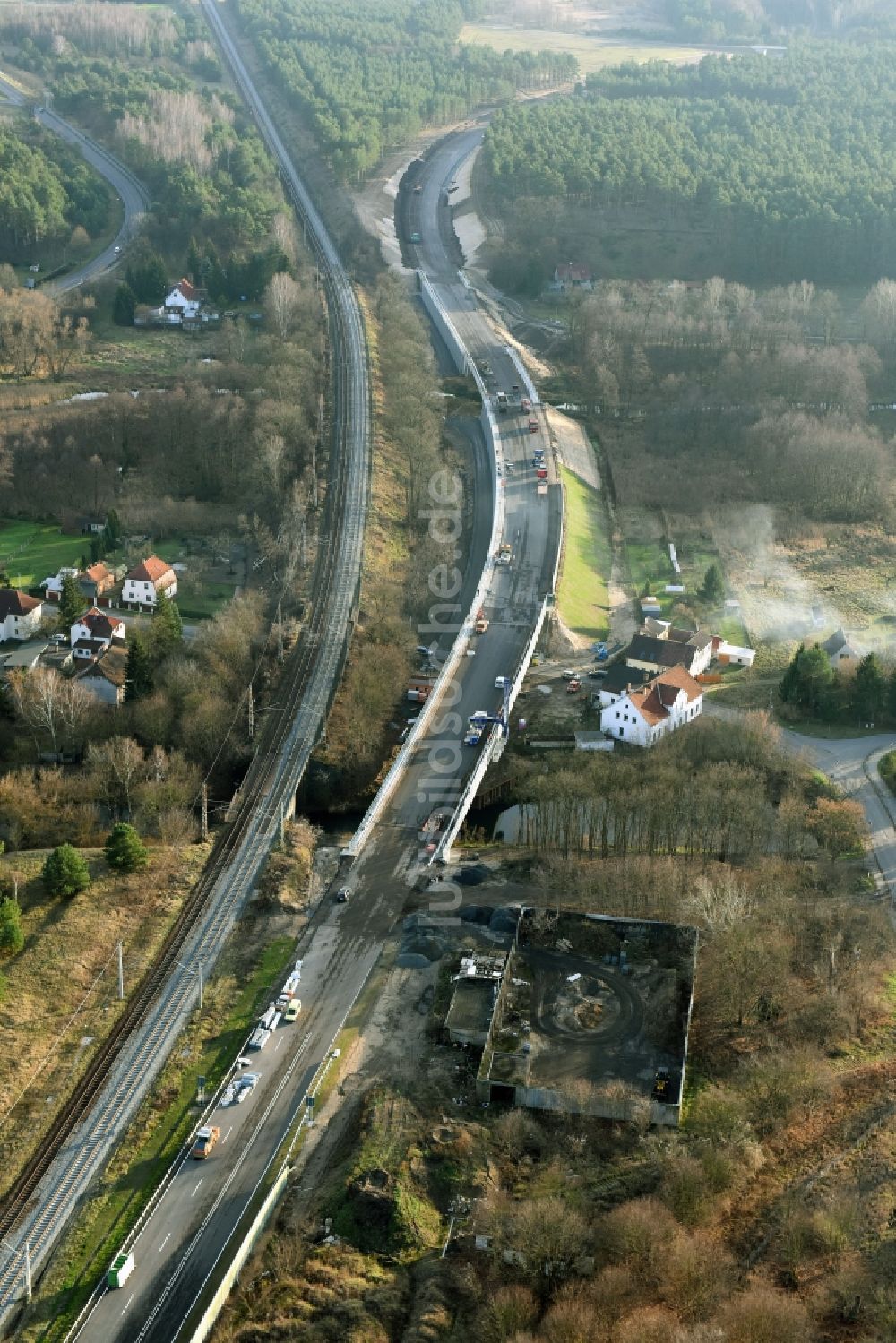 Brieskow-Finkenheerd aus der Vogelperspektive: Baustelle zum Neubau der OU Ortsumfahrung der Bundesstraße B112 in Brieskow-Finkenheerd im Bundesland Brandenburg