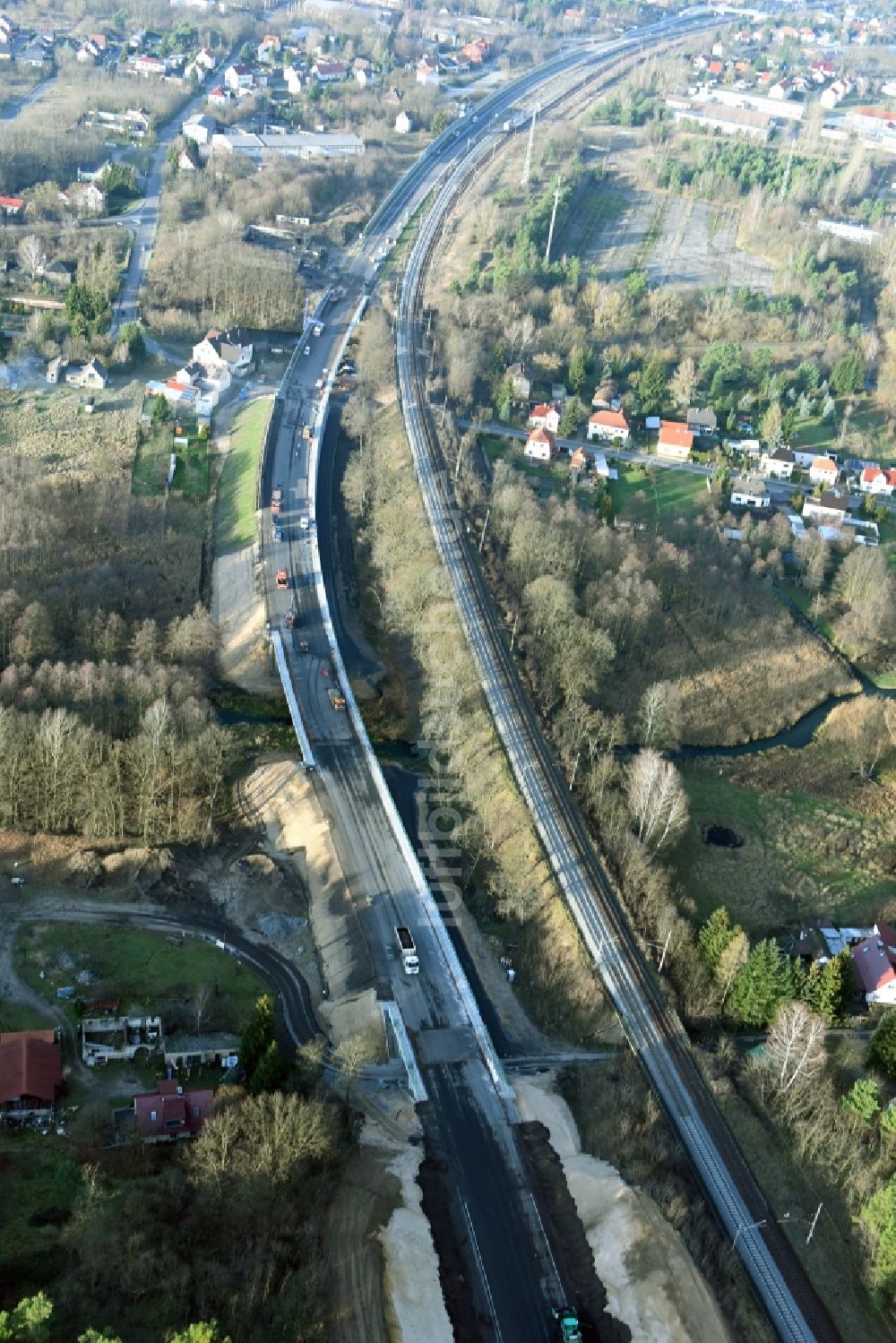 Luftaufnahme Brieskow-Finkenheerd - Baustelle zum Neubau der OU Ortsumfahrung der Bundesstraße B112 in Brieskow-Finkenheerd im Bundesland Brandenburg