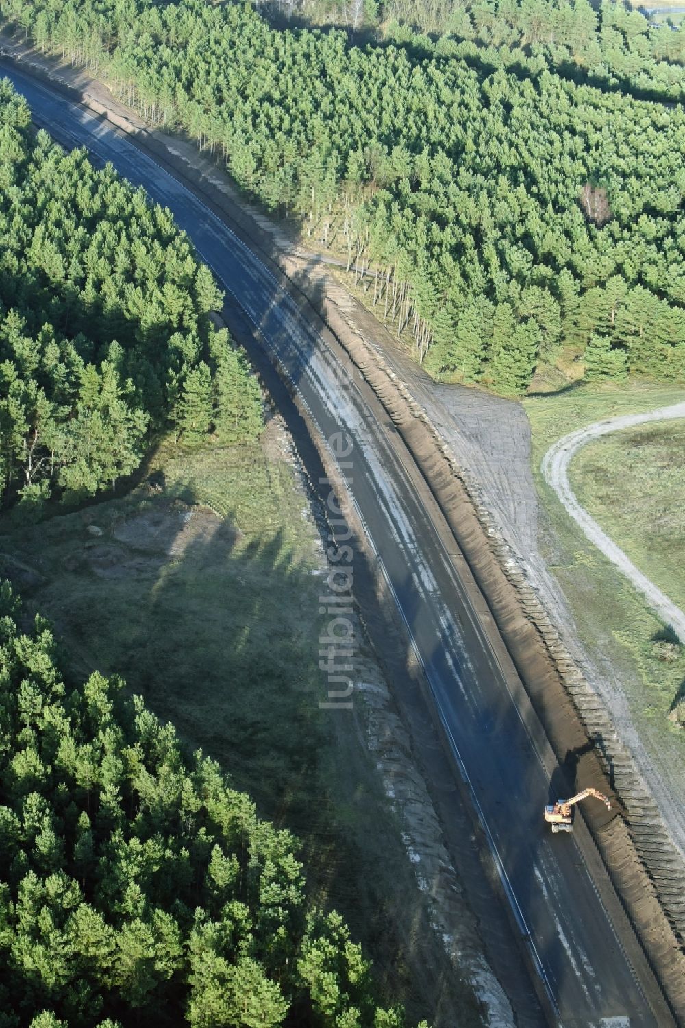 Brieskow-Finkenheerd aus der Vogelperspektive: Baustelle zum Neubau der OU Ortsumfahrung der Bundesstraße B112 in Brieskow-Finkenheerd im Bundesland Brandenburg