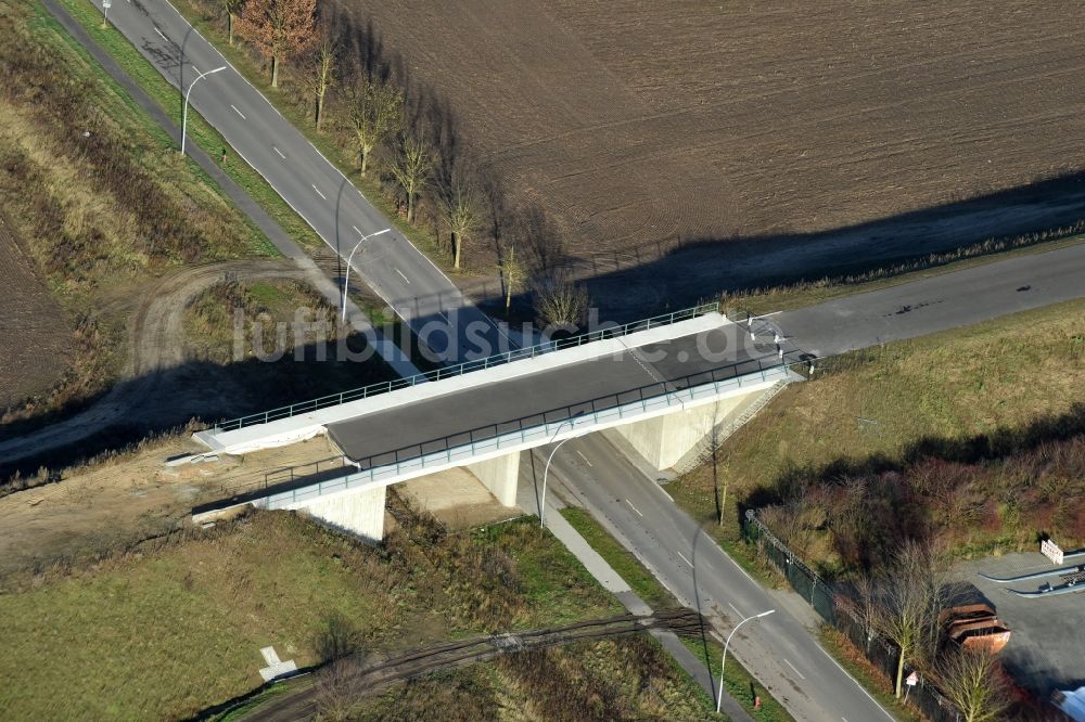 Luftaufnahme Herzfelde - Baustelle zum Neubau der OU Ortsumgehung der Bundesstraße B 1n Herzfelde im Bundesland Brandenburg