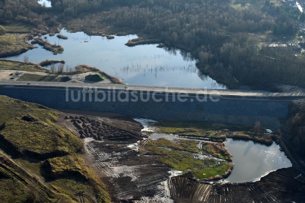 Herzfelde aus der Vogelperspektive: Baustelle zum Neubau der OU Ortsumgehung der Bundesstraße B 1n Herzfelde im Bundesland Brandenburg