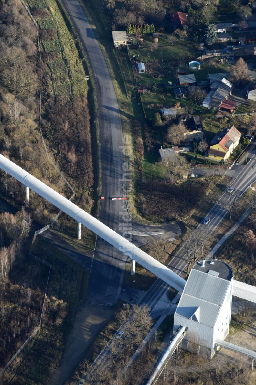 Luftaufnahme Herzfelde - Baustelle zum Neubau der OU Ortsumgehung der Bundesstraße B 1n Herzfelde im Bundesland Brandenburg