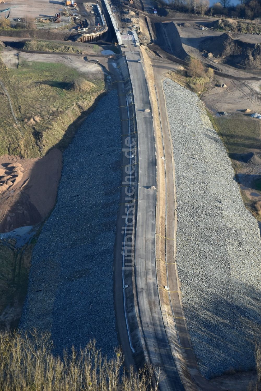 Herzfelde aus der Vogelperspektive: Baustelle zum Neubau der OU Ortsumgehung der Bundesstraße B 1n Herzfelde im Bundesland Brandenburg