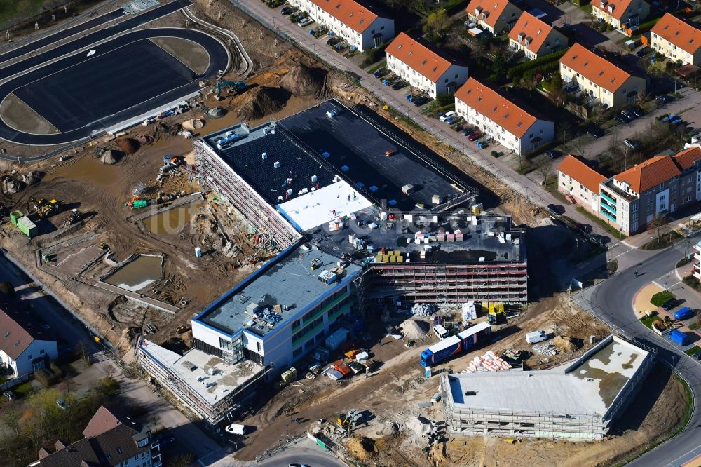 Hönow von oben - Baustelle zum Neubau eines OTZ Ortsteilzentrum zwischen der Schulstraße und der Marderstraße in Hönow im Bundesland Brandenburg, Deutschland