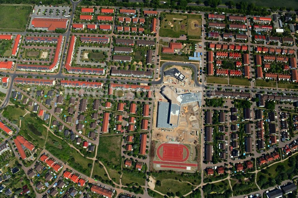 Luftaufnahme Hönow - Baustelle zum Neubau eines OTZ Ortsteilzentrum zwischen der Schulstraße und der Marderstraße in Hönow im Bundesland Brandenburg, Deutschland