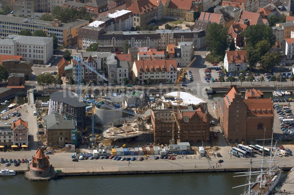 Stralsund von oben - Baustelle zum Neubau des Ozeaneum Meereskunde- Museum in der Hansestadt Stralsund in Mecklenburg - Vorpommern