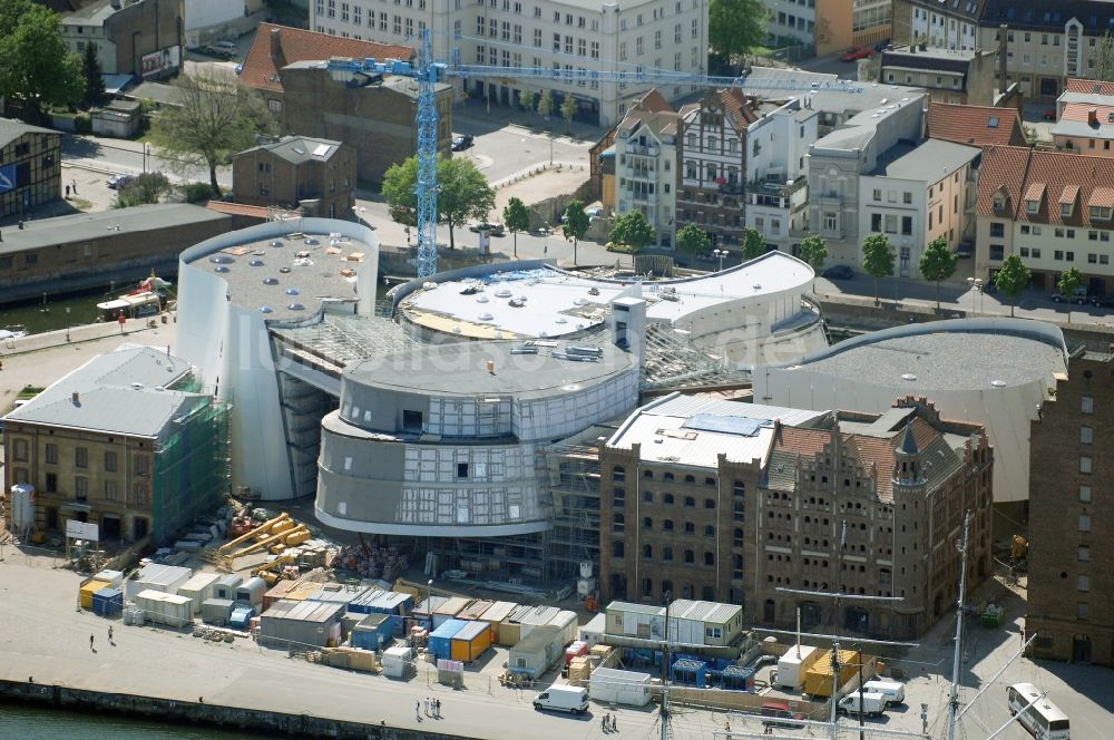 Stralsund von oben - Baustelle zum Neubau des Ozeaneum Meereskunde- Museum in der Hansestadt Stralsund in Mecklenburg - Vorpommern