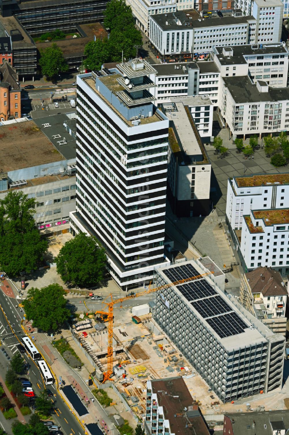 Bielefeld von oben - Baustelle zum Neubau des Parkhauses in Bielefeld im Bundesland Nordrhein-Westfalen, Deutschland