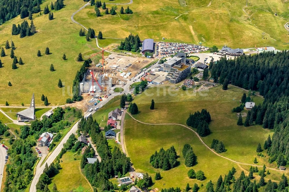 Feldberg (Schwarzwald) aus der Vogelperspektive: Baustelle zum Neubau des Parkhauses in Feldberg (Schwarzwald) im Bundesland Baden-Württemberg, Deutschland