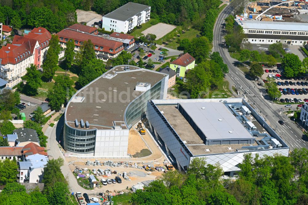 Bernau von oben - Baustelle zum Neubau des Parkhauses und Mehrzweckhalle am Ladeburger Dreieck in Bernau im Bundesland Brandenburg, Deutschland