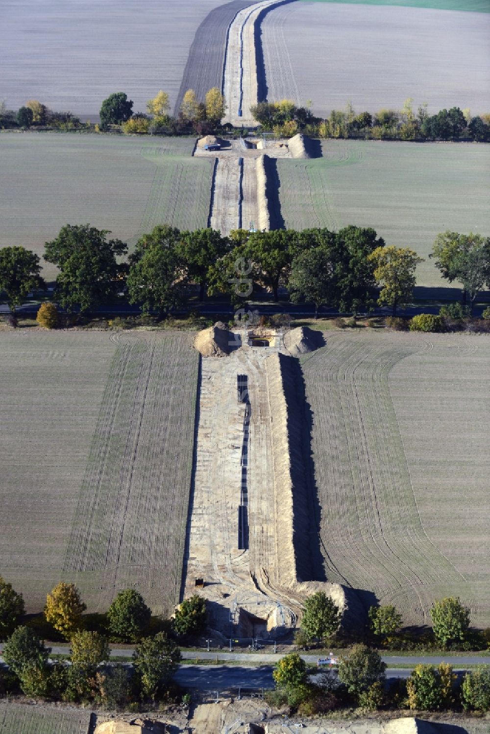 Werneuchen von oben - Baustelle zum Neubau der von der PCK Raffinerie GmbH betriebene Rohrfernleitungsanlage in Werneuchen im Bundesland Brandenburg