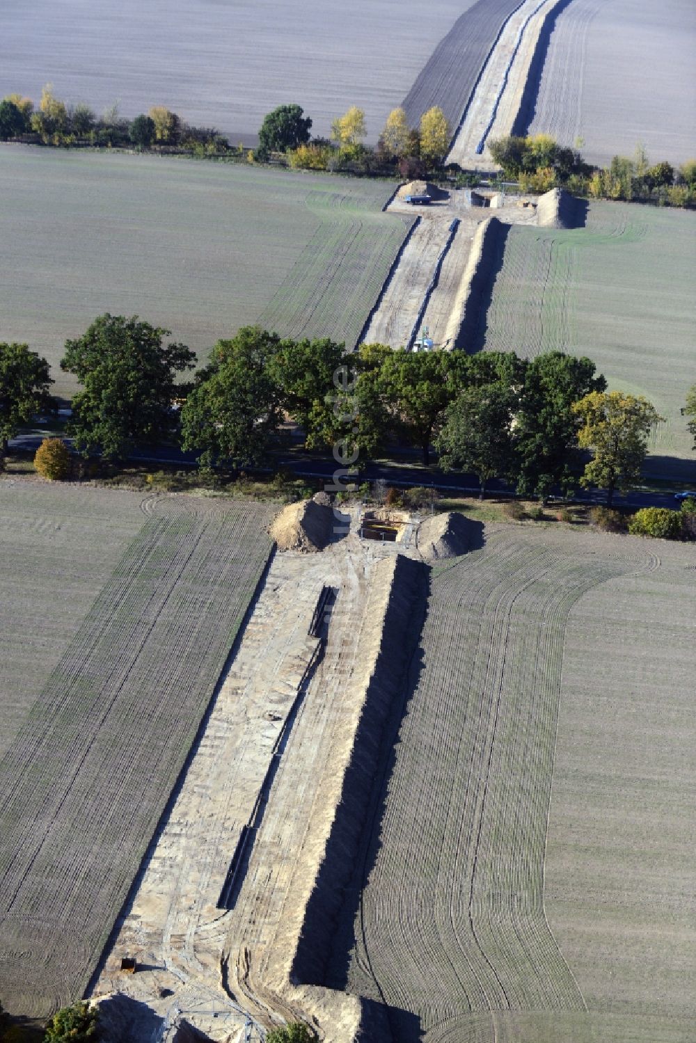 Werneuchen aus der Vogelperspektive: Baustelle zum Neubau der von der PCK Raffinerie GmbH betriebene Rohrfernleitungsanlage in Werneuchen im Bundesland Brandenburg