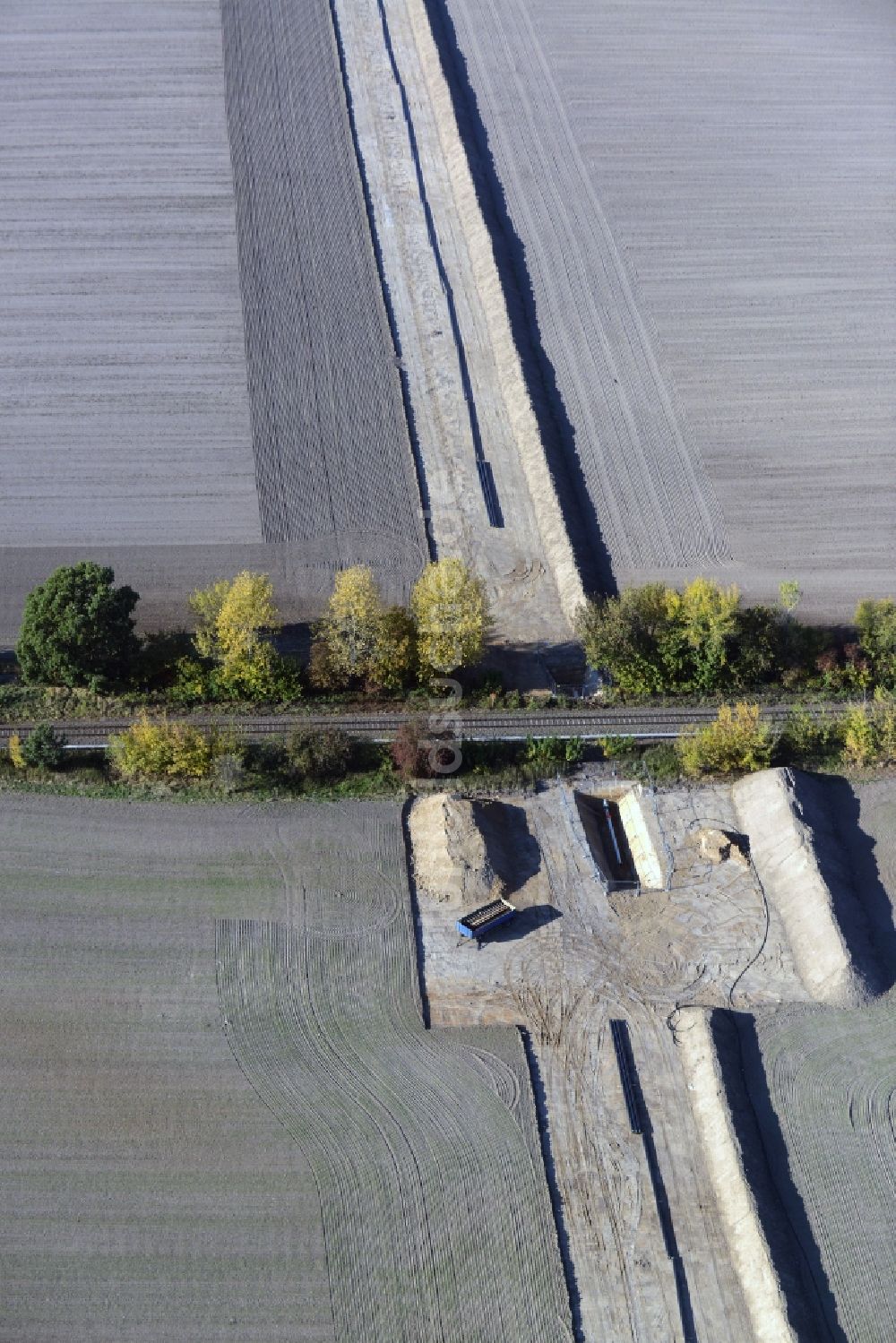 Luftaufnahme Werneuchen - Baustelle zum Neubau der von der PCK Raffinerie GmbH betriebene Rohrfernleitungsanlage in Werneuchen im Bundesland Brandenburg