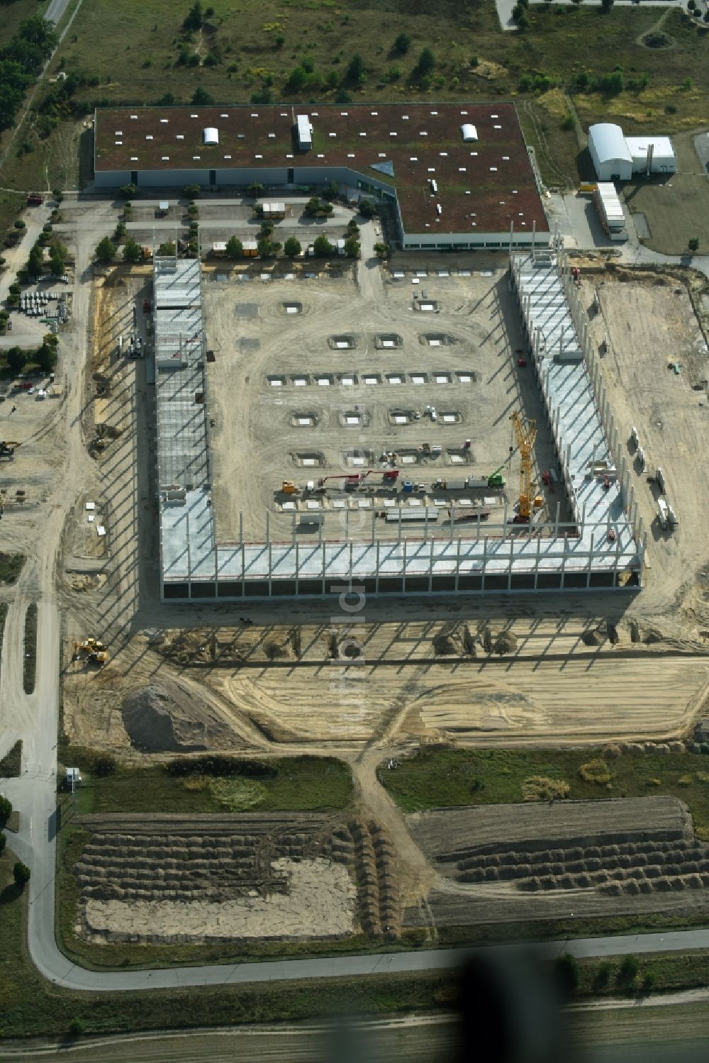 Luftaufnahme Trebbin - Baustelle zum Neubau des Poco - Domäne- Zentrallager in Trebbin im Bundesland Brandenburg