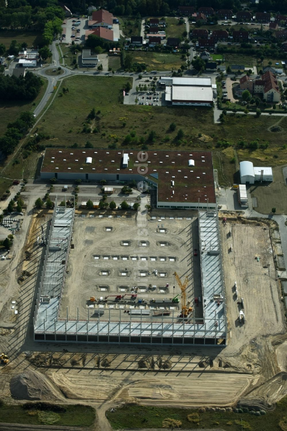 Trebbin von oben - Baustelle zum Neubau des Poco - Domäne- Zentrallager in Trebbin im Bundesland Brandenburg