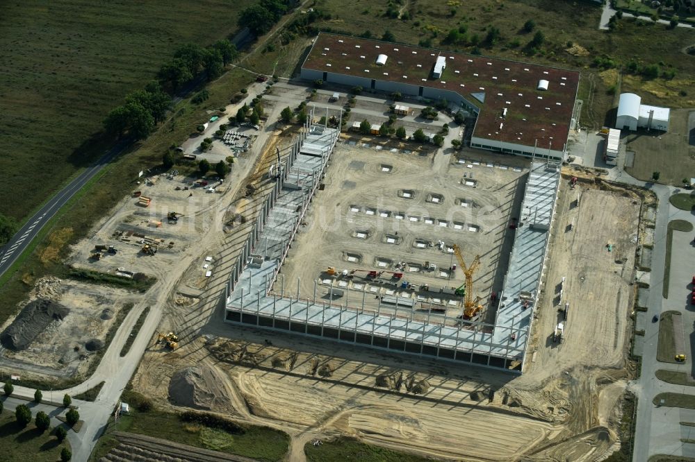 Trebbin aus der Vogelperspektive: Baustelle zum Neubau des Poco - Domäne- Zentrallager in Trebbin im Bundesland Brandenburg