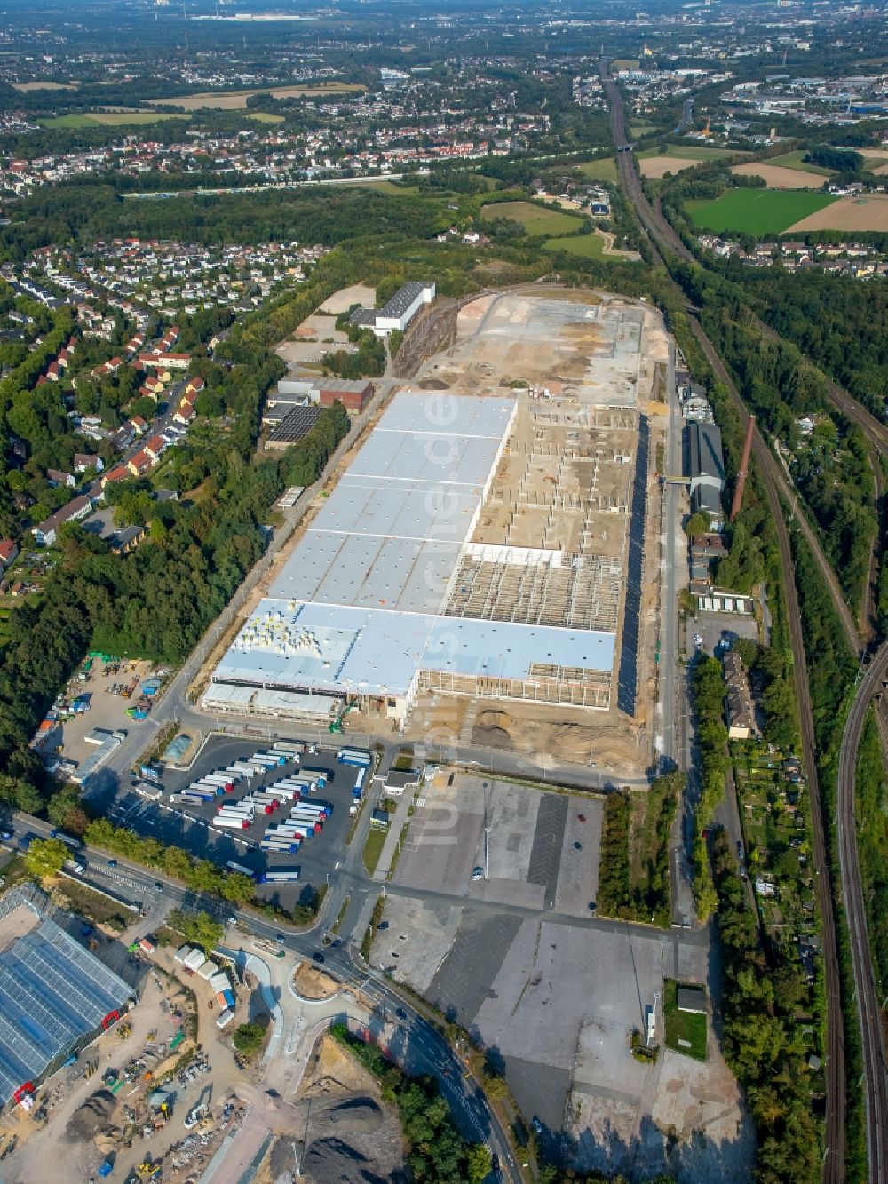 Bochum von oben - Baustelle zum Neubau von Produktions- und Logistik- Hallen am OPEL Werk II und III in Langendreer in Bochum im Bundesland Nordrhein-Westfalen