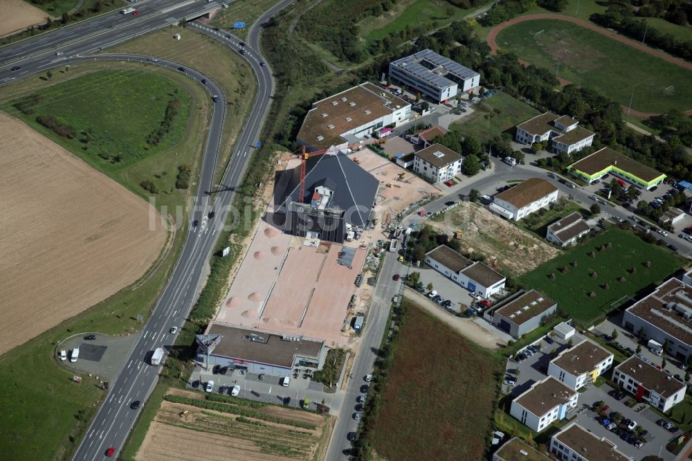 Luftaufnahme Mainz - Hechtsheim - Baustelle zum Neubau der Pyramide im Gewerbegebiet Hechtsheim in Mainz im Bundesland Rheinland-Pfalz