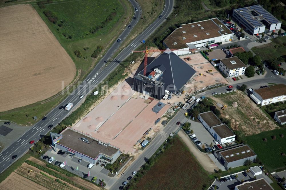 Mainz - Hechtsheim aus der Vogelperspektive: Baustelle zum Neubau der Pyramide im Gewerbegebiet Hechtsheim in Mainz im Bundesland Rheinland-Pfalz