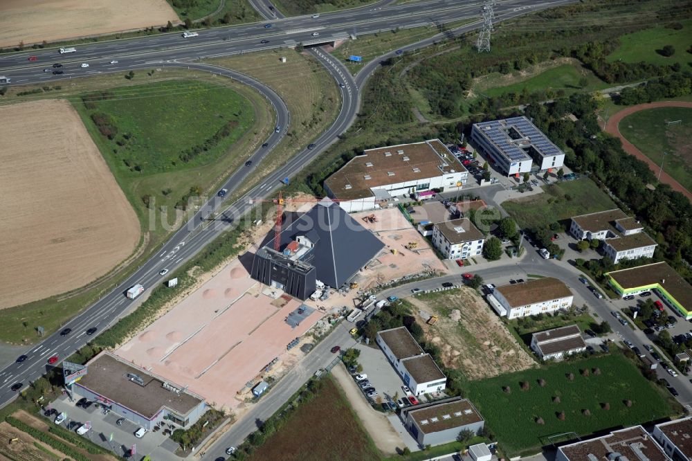 Luftbild Mainz - Hechtsheim - Baustelle zum Neubau der Pyramide im Gewerbegebiet Hechtsheim in Mainz im Bundesland Rheinland-Pfalz