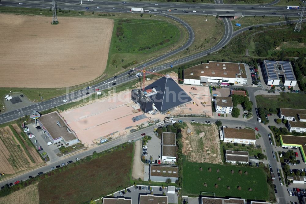 Mainz - Hechtsheim von oben - Baustelle zum Neubau der Pyramide im Gewerbegebiet Hechtsheim in Mainz im Bundesland Rheinland-Pfalz