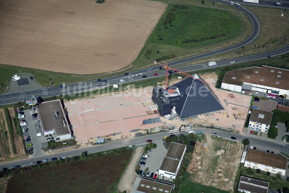 Mainz - Hechtsheim aus der Vogelperspektive: Baustelle zum Neubau der Pyramide im Gewerbegebiet Hechtsheim in Mainz im Bundesland Rheinland-Pfalz