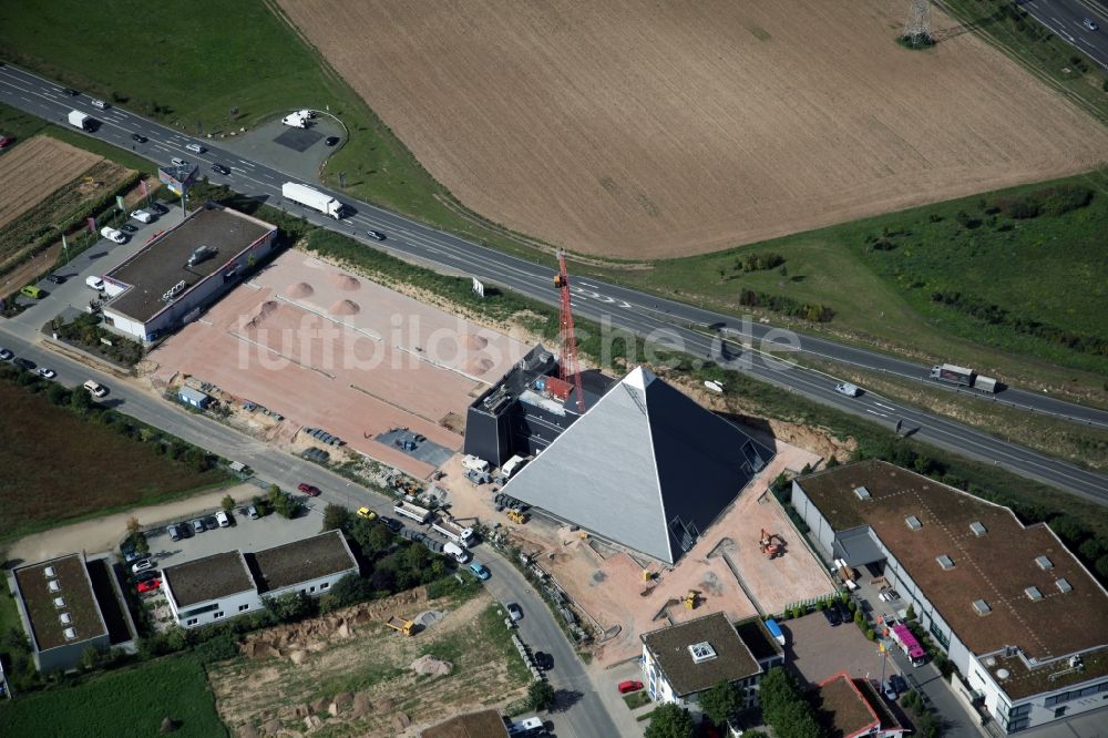 Luftbild Mainz - Hechtsheim - Baustelle zum Neubau der Pyramide im Gewerbegebiet Hechtsheim in Mainz im Bundesland Rheinland-Pfalz