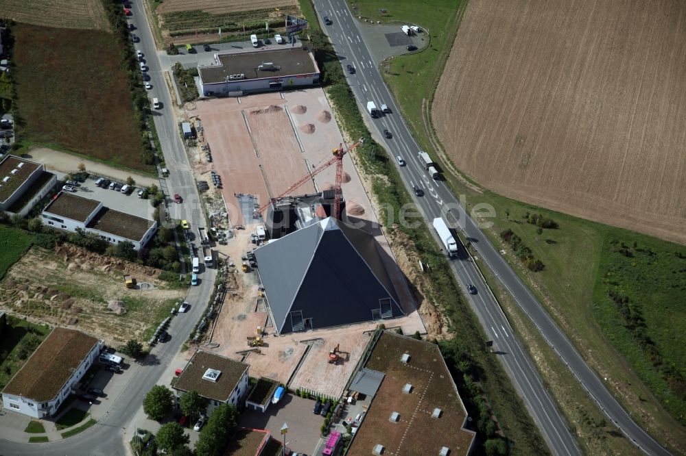 Mainz - Hechtsheim von oben - Baustelle zum Neubau der Pyramide im Gewerbegebiet Hechtsheim in Mainz im Bundesland Rheinland-Pfalz