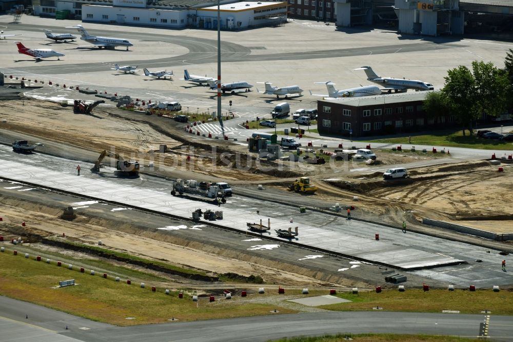 Luftbild Schönefeld - Baustelle zum Neubau eines Rollweges und Taxiways auf dem Flughafen- Gelände in Schönefeld im Bundesland Brandenburg, Deutschland