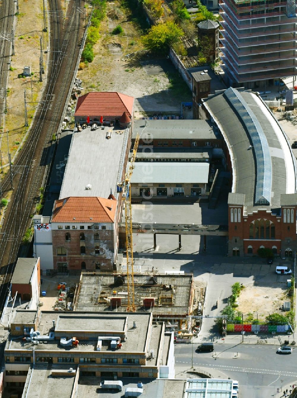 Luftbild Berlin - Baustelle zum Neubau der Rosa-Luxemburg-Stiftung Am Postbahnhof im Ortsteil Friedrichshain in Berlin, Deutschland