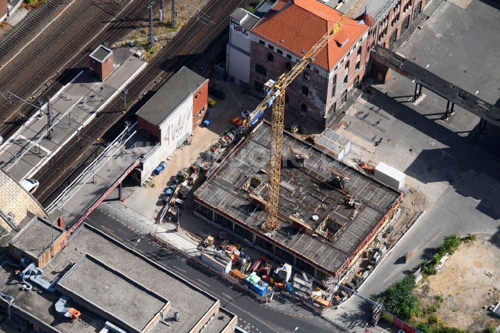 Berlin von oben - Baustelle zum Neubau der Rosa-Luxemburg-Stiftung Am Postbahnhof im Ortsteil Friedrichshain in Berlin, Deutschland