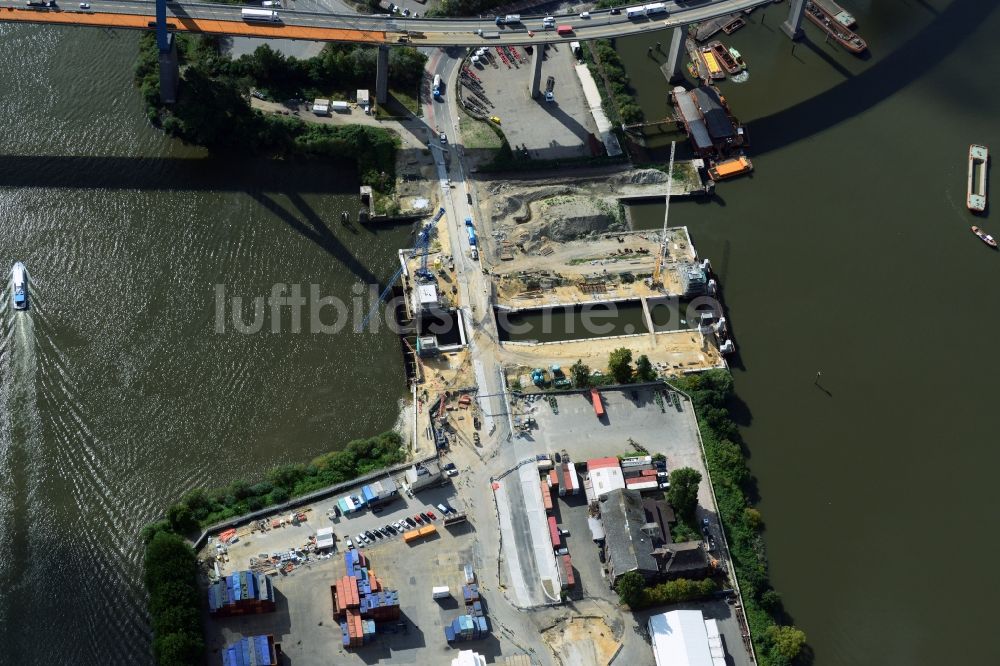 Hamburg aus der Vogelperspektive: Baustelle zum Neubau der Rugenberger Schleuse in Hamburg