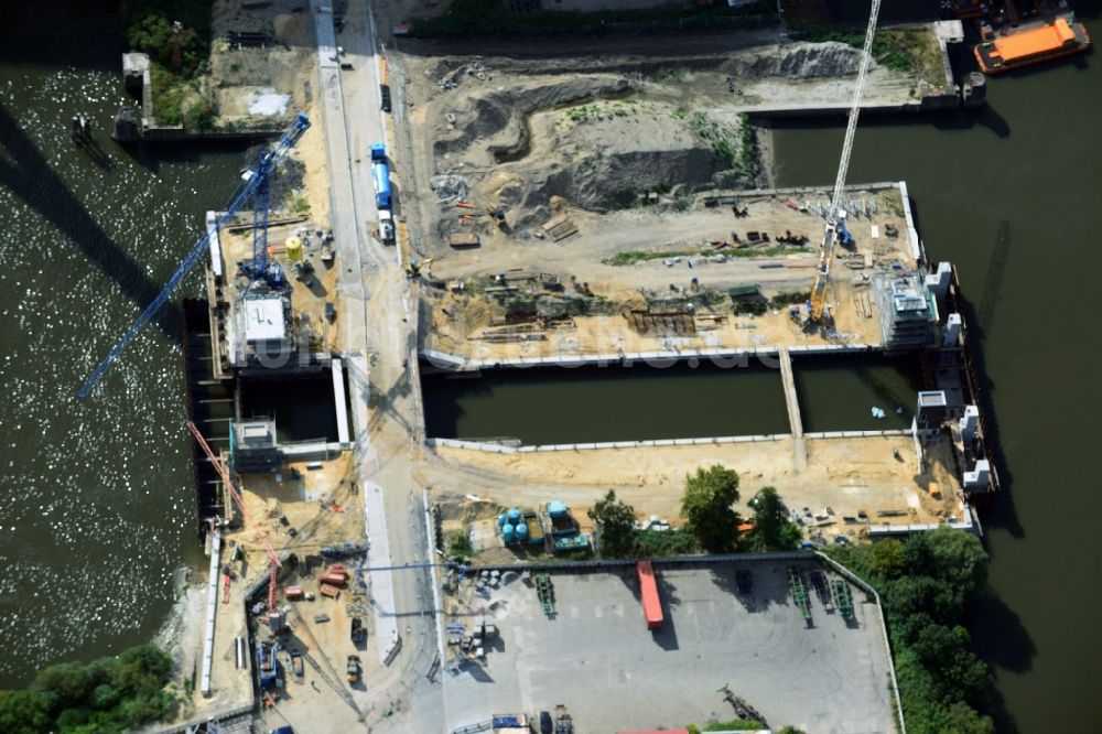 Luftbild Hamburg - Baustelle zum Neubau der Rugenberger Schleuse in Hamburg