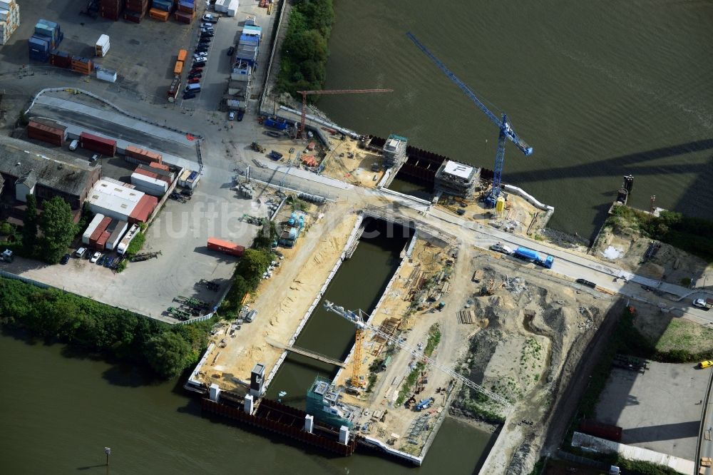 Luftbild Hamburg - Baustelle zum Neubau der Rugenberger Schleuse in Hamburg