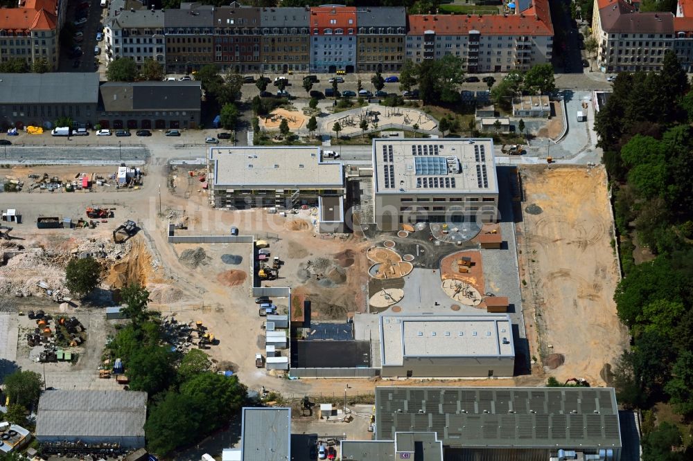 Dresden von oben - Baustelle zum Neubau Schul- Gebäude und der Kita Drewag-Areal in Dresden im Bundesland Sachsen, Deutschland