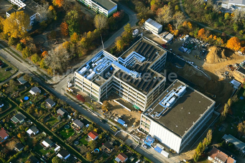 Berlin aus der Vogelperspektive: Baustelle zum Neubau des Schulgebaudes Elsenschule in Berlin, Deutschland