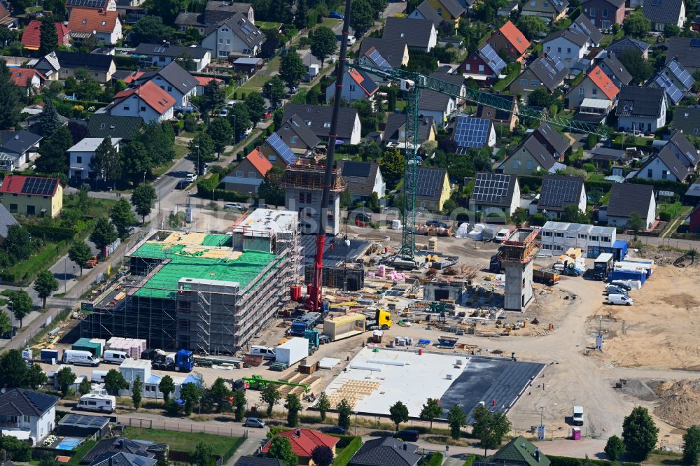 Luftbild Berlin - Baustelle zum Neubau des Schulgebaudes ISS Landsberger Straße - Bisamstraße im Ortsteil Mahlsdorf in Berlin, Deutschland