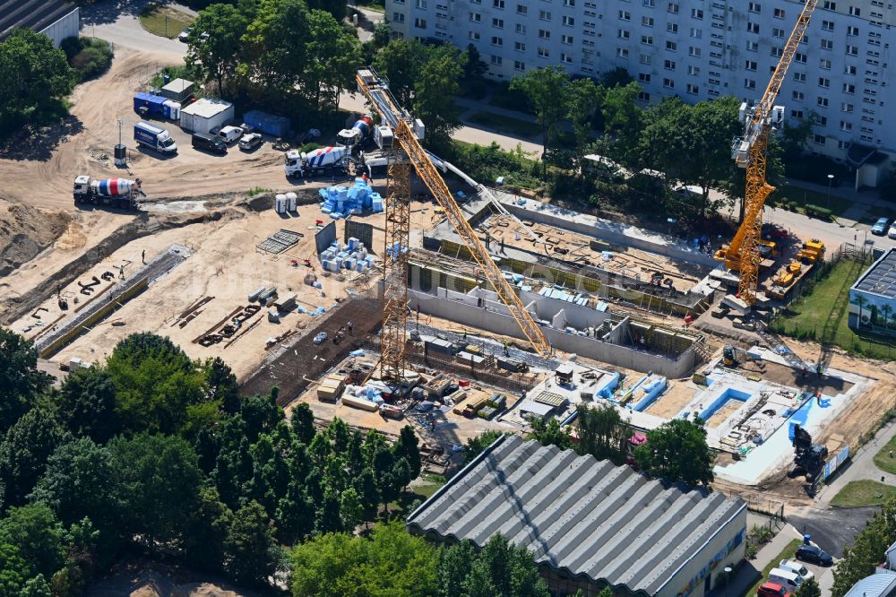 Luftbild Berlin - Baustelle zum Neubau des Schulgebaudes im Ortsteil Biesdorf in Berlin, Deutschland