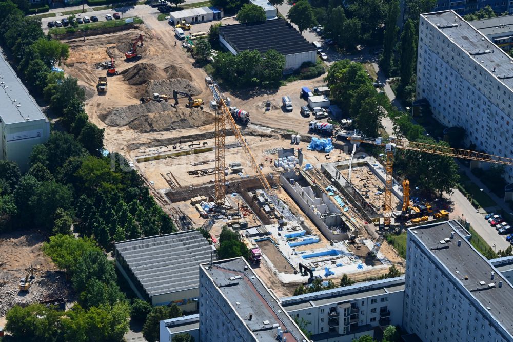 Luftaufnahme Berlin - Baustelle zum Neubau des Schulgebaudes im Ortsteil Biesdorf in Berlin, Deutschland