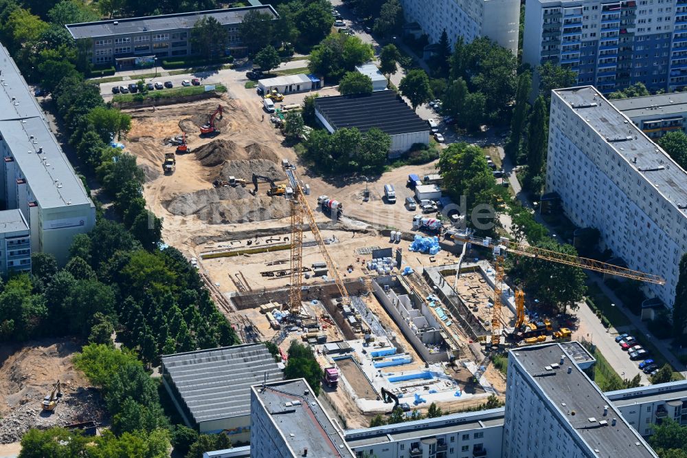 Berlin von oben - Baustelle zum Neubau des Schulgebaudes im Ortsteil Biesdorf in Berlin, Deutschland