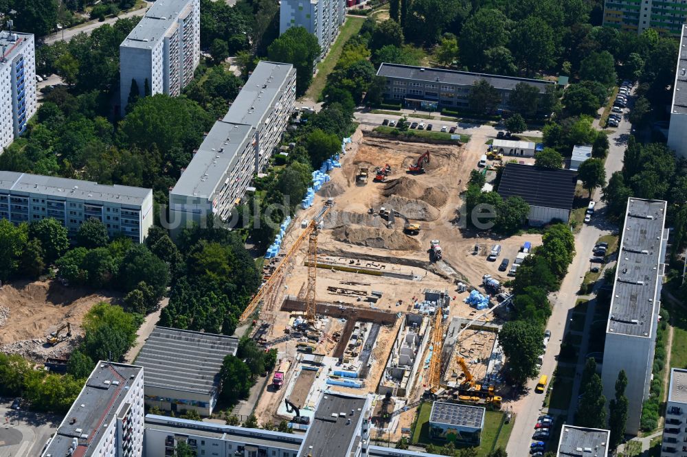 Berlin aus der Vogelperspektive: Baustelle zum Neubau des Schulgebaudes im Ortsteil Biesdorf in Berlin, Deutschland