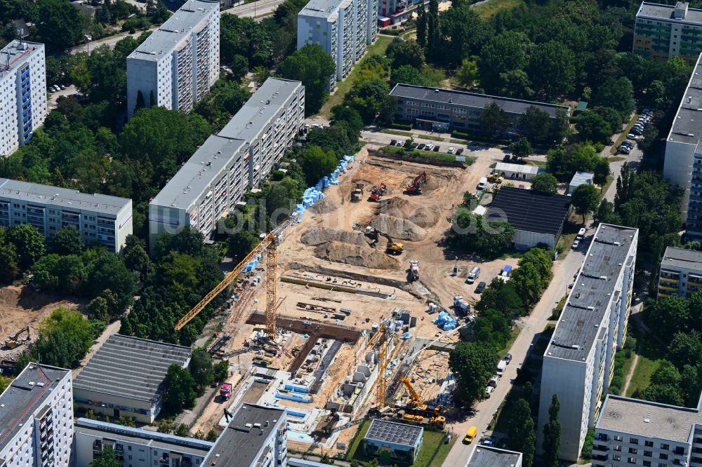 Luftbild Berlin - Baustelle zum Neubau des Schulgebaudes im Ortsteil Biesdorf in Berlin, Deutschland