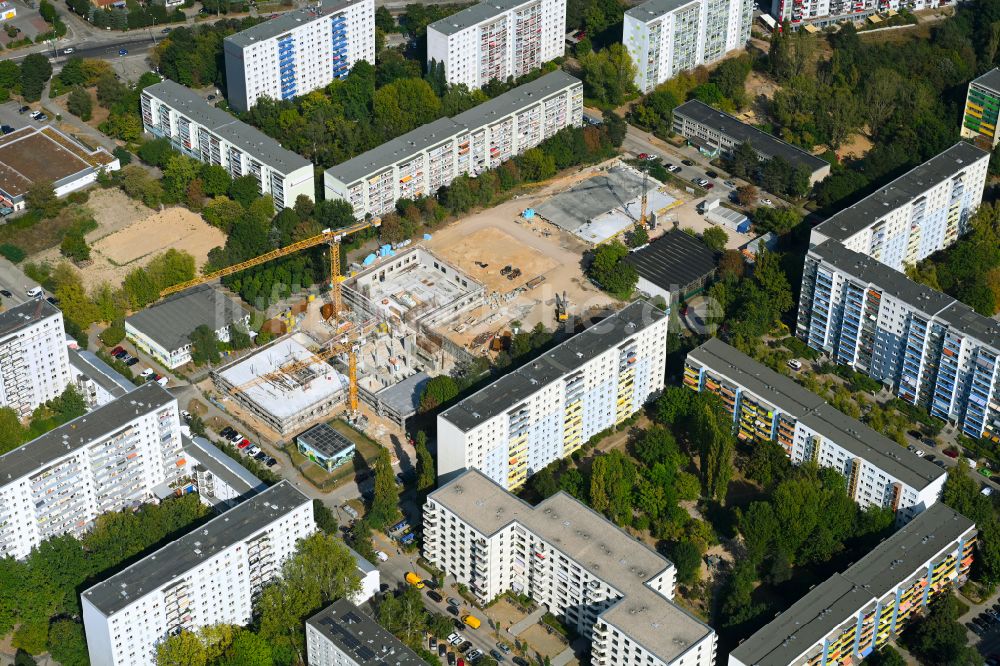 Berlin aus der Vogelperspektive: Baustelle zum Neubau des Schulgebaudes im Ortsteil Biesdorf in Berlin, Deutschland